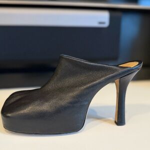 Bottega Veneta Black bloc square high heel mules